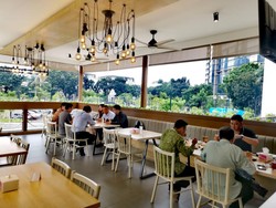 From The Sea: Resto Seafood Cocok untuk Keluarga & Kolega Kantor