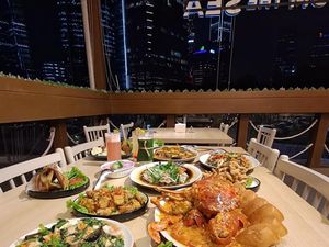 Nikmatnya Makan Seafood Sambil Lihat City View di Kawasan Kuningan