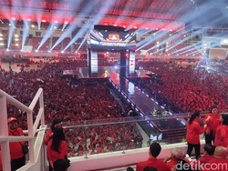 Apel Pemenangan PDIP, Stadion Jatidiri Semarang Memerah