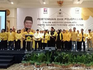 Golkar Jatim Lepas 180 Caleg Dapil III, Incar 20 Kursi Daerah-15 DPR RI Golkar Jatim Lepas 180 Caleg Dapil III, Incar 20 Kursi Daerah-15 DPR RI