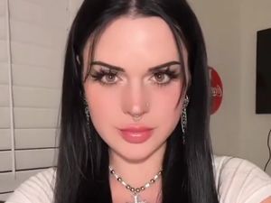 Potret Wanita yang Merasa Dikutuk karena Cantik, Jadi Sulit Dapat Pacar