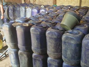 Polisi Ungkap Pemalsuan BBM Dicampur Pewarna Kain di Lampung