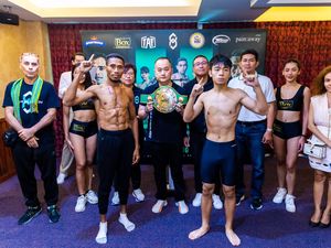 Lolos Timbang Badan, Jon Jon Jet dan Ilham Siap Tempur di Bangkok Lolos Timbang Badan, Jon Jon Jet dan Ilham Siap Tempur di Bangkok