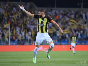 Benzema Jawab Drama dengan Bikin Gol dan Jadi Kapten Benzema Jawab Drama dengan Bikin Gol dan Jadi Kapten