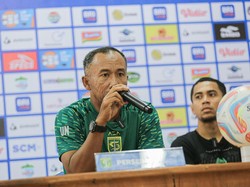 Tandang ke Sleman, Uston Minta Pemain Persebaya Anggap Kandang Sendiri