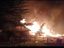 14 Warung di Objek Wisata Danau Sano Limbung Ludes Terbakar