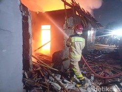 Lampu Meletus Picu Kebakaran Rumah di Purwakarta hingga Ludes