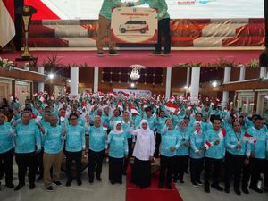 Serahkan Bantuan di Pamekasan, Khofifah Beri 4 Pesan Penting untuk ASN