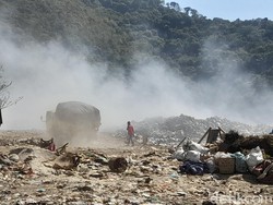 Asap Pekat Masih Terlihat di TPA Cibeureum Sumedang