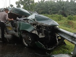 Mobil Dinas TNI Hancur Usai Tabrak Truk di Sergai, 2 Personel Luka-luka