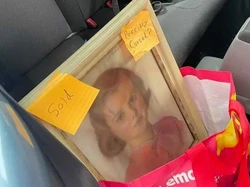 Cerita Pembeli Lukisan Gadis Gaun Merah Alami Berbagai Kejadian Aneh