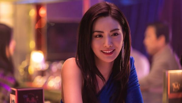 7 Foto Nana After School yang Jadi Hostess Cantik di Drakor Mask Girl