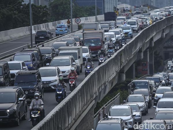 Nggak Kapok-Kapok Pemotor Terobos JLNT Casablanca