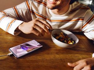 Ngebut! Baterai OPPO Reno10 Pro Plus 5G Terisi Penuh dalam 27 Menit Ngebut! Baterai OPPO Reno10 Pro Plus 5G Terisi Penuh dalam 27 Menit