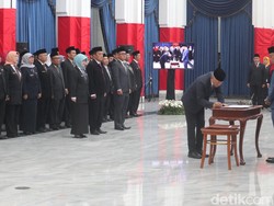 Jelang Pensiun, Setiawan Wangsaatmaja Dilantik Jadi Asesor Utama Pemprov