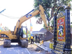 Tiga Perguruan di Madiun Kompak Bongkar Tugu Silat Masing-masing