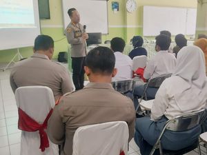 Sambangi SMA di Jaksel, Kapolres Minta Pelajar Tak Saling Bully