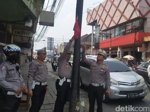 Polisi Temukan 16 Tiang Kabel Berbahaya di Bogor, Dipasangi Bendera Merah