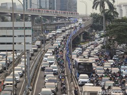 Jokowi Singgung Macet di Mana-mana, Punya Duit Langsung Beli Mobil-Motor