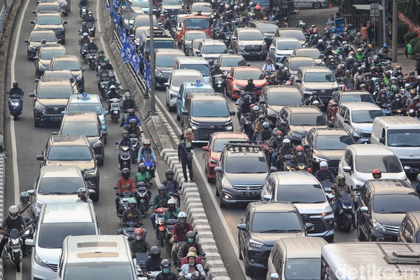 Potret Macet Sore Ini, Biang Kerok yang Bikin Ibu Kota Bengek Potret Macet Sore Ini, Biang Kerok yang Bikin Ibu Kota Bengek
