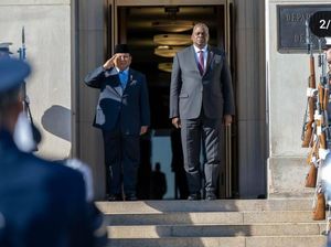 Prabowo Bertemu Menhan AS Lloyd J Austin di Pentagon Prabowo Bertemu Menhan AS Lloyd J Austin di Pentagon