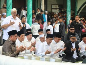 Momen Presiden Jokowi Ziarah ke Makam Haji Anif di Deli Serdang