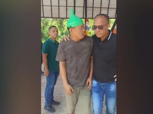 Apes Ardianto Si Pencuri HP Ditangkap Polisi Saat Asyik Lomba 17 Agustus Apes Ardianto Si Pencuri HP Ditangkap Polisi Saat Asyik Lomba 17 Agustus