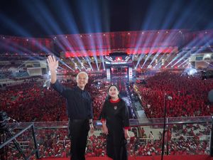 Siap Lanjutkan Kepemimpinan Jokowi, Ganjar: Jangan Pedhot Oyot Siap Lanjutkan Kepemimpinan Jokowi, Ganjar: Jangan Pedhot Oyot