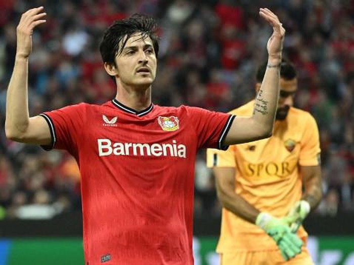 Bayer Leverkusen's Iranian forward Sardar Azmoun reacts during the UEFA Europa League Group semi final second leg football match between Bayer Leverkusen and AS Roma in Leverkusen, on May 18, 2023. (Photo by INA FASSBENDER / AFP)
