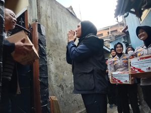 Cara Polwan Bandung Dekatkan Diri ke Warga Jelang HUT ke-75