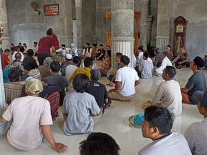 Wagub NTB Sitti Rohmi Datangi Warga yang Tolak TPA Kebon Kongok