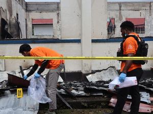 Polisi Olah TKP Kebakaran 3 Kantor Dinas Pemkab Yahukimo Papua Pegunungan Polisi Olah TKP Kebakaran 3 Kantor Dinas Pemkab Yahukimo Papua Pegunungan