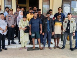 Imigrasi Baubau Amankan 11 WNA India Tanpa Dokumen hingga Paspor Kedaluwarsa