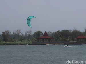 Ngeri! Peselancar Layang Dihempas Angin Dahsyat Kena Kabel Listrik Ngeri! Peselancar Layang Dihempas Angin Dahsyat Kena Kabel Listrik