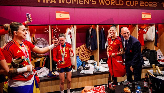 Soccer Football - FIFA Womens World Cup Australia and New Zealand 2023 - Final - Spain v England - Stadium Australia, Sydney, Australia - August 20, 2023 President of the Royal Spanish Football Federation Luis Rubiales with Spains Jennifer Hermoso after the match RFEF/Handout via REUTERS  ATTENTION EDITORS - THIS IMAGE HAS BEEN SUPPLIED BY A THIRD PARTY. NO RESALES. NO ARCHIVES