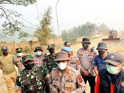 TNI-Polri hingga Pemda Padamkan 90% Kebakaran di TPA Sarimukti