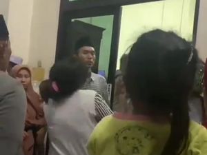 Viral Pasien Meninggal Usai Terjatuh di Toilet RS Sampang, Keluarga Ngamuk Viral Pasien Meninggal Usai Terjatuh di Toilet RS Sampang, Keluarga Ngamuk