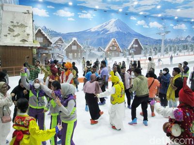 Asyiknya Main Salju dan Festival Budaya di Trans Snow World Bintaro