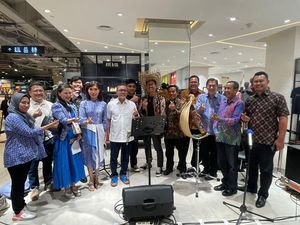 Pulang dari India, Zulhas Pantau Hari Belanja Diskon di Mal