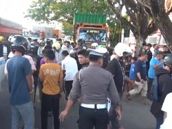 Pemotor di Maros Tewas Terlindas Truk Usai Terjatuh di Jalan