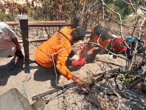 Turis Jerman Patah Kaki Setelah Tergelincir di Tangga Pantai Kelingking