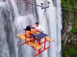 Viral Tren Piknik Menantang Maut, Makan Sambil Digantung di Air Terjun