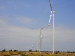 RI Tertinggal Dari Vietnam & Filipina soal Pengembangan Energi Surya-Angin