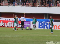 Dusan Stevanovic Cedera Engkel, Uston: Mudah-mudahan Tak Serius