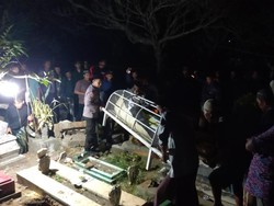 Jenazah Siswa MTs Blitar Tewas Dianiaya Teman Dimakamkan Setelah Diautopsi