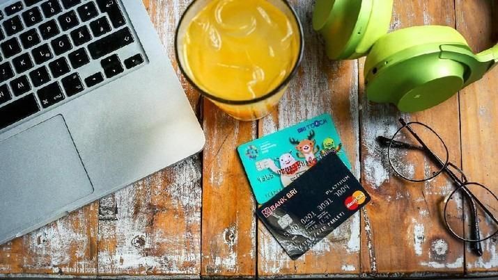 Syarat untuk membuat kartu kredit BRI secara online dan offline. Syarat untuk membuat kartu kredit BRI secara online dan offline.