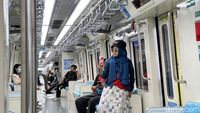 Potret Antusiasme Warga Ikut Uji Coba LRT Jabodebek di Akhir Pekan
