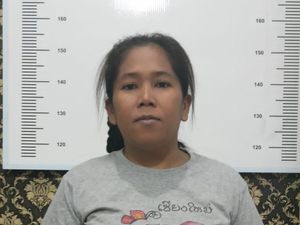 Wanita Asal Batam Ditangkap Kasus PMI Ilegal, Terancam 10 Tahun Bui Wanita Asal Batam Ditangkap Kasus PMI Ilegal, Terancam 10 Tahun Bui