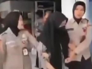 Nyamar Jadi Mahasiswi Baru Berujung Diserahkan ke Polisi Nyamar Jadi Mahasiswi Baru Berujung Diserahkan ke Polisi