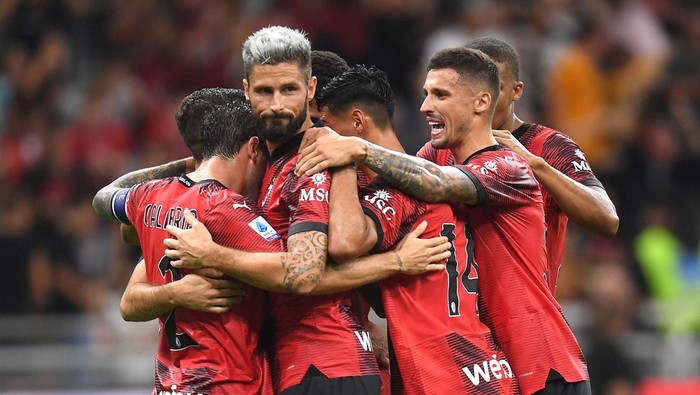Soccer Football - Serie A - AC Milan v Torino - San Siro, Milan, Italy - August 26, 2023 AC Milans Olivier Giroud celebrates scoring their second goal with teammates REUTERS/Daniele Mascolo